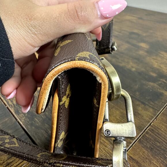 Louis Vuitton Vintage Monogram Florentine Pouch with Crossbody Strap Authentic - Picture 13 of 16